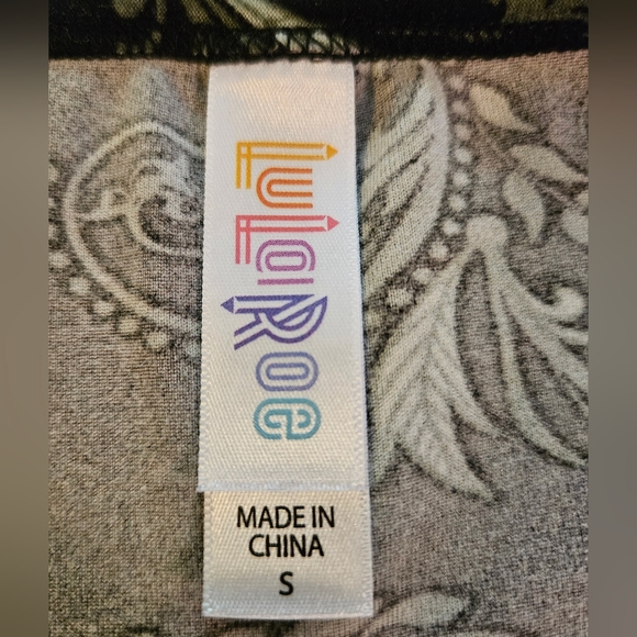 LuLaRoe High-Low Top - Picture 3 of 4